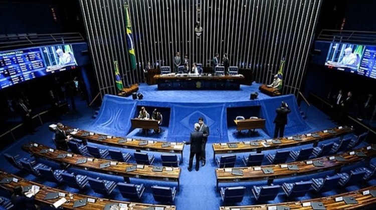 Notícia: JORNADA DE TRABALHO: Associações Comerciais entregam manifesto ao Senado em defesa dos pequenos negócios