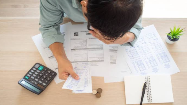 Notícia: Juros do crédito sobem em agosto, e inadimplência das famílias chega a 6%